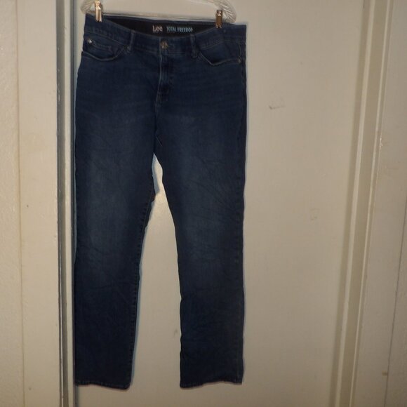 Lee Denim - Lee Total Freedom Comfort Waistband Straight Leg Jeans Sz 14 Long